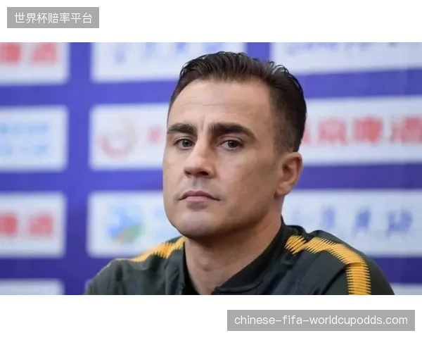 卡纳瓦罗接替卡坦尼奇执掌教鞭,球队战术重心转向边路纵向冲击。 卡纳瓦罗接替卡坦尼奇执掌教鞭,球队战术重心转向边路纵向冲击。